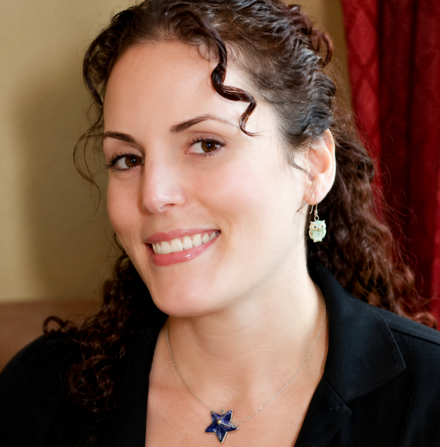 Heather Honey is a licensed esthetician at Elizabeth's House of Wax in Silverdale, WA. Best-body-waxing-near-me.