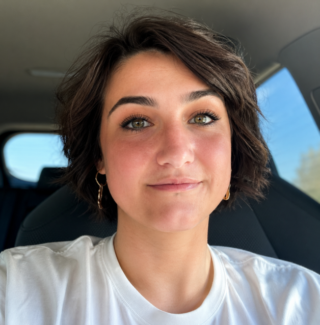Sydney Whitaker is a licensed esthetician at Elizabeth's House of Wax in Silverdale, WA. Full body waxing near me Silverdale.